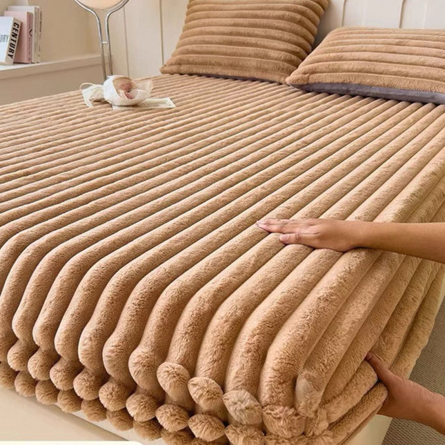 Husă de pat catifelată cu elastic + fețe de pernă, Cod: HCE104