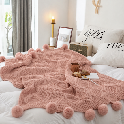 Pătură tricotată cu model în relief și pompoane – 160 × 200 cm, Cod: PTP1