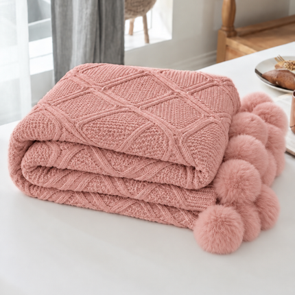 Pătură tricotată cu model în relief și pompoane – 160 × 200 cm, Cod: PTP1
