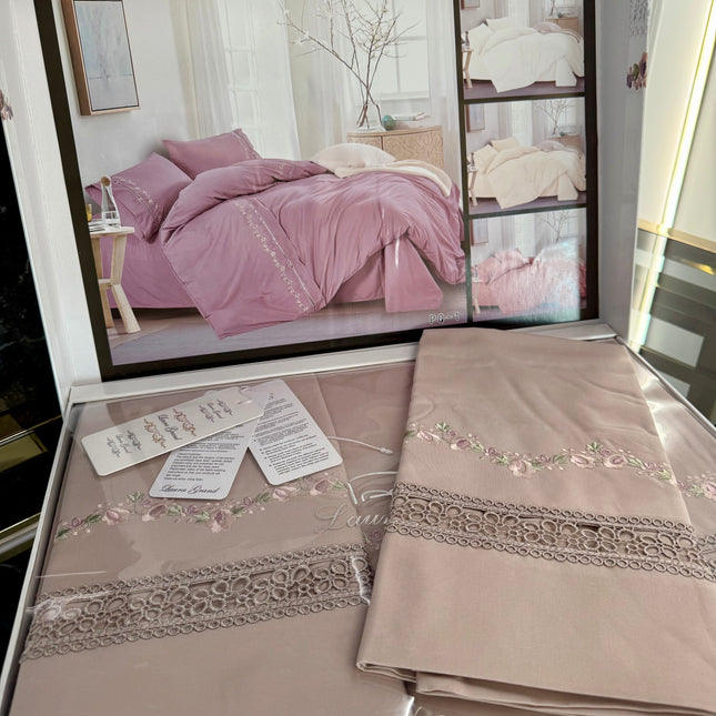 Lenjerie de Pat Luxury „Dantelă și Petale” – PQ-1 somon pudrat