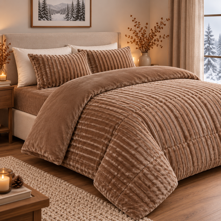 Set de Pat Premium 4 Piese Luxury Touch – tip Blăniță de Iepure & Catifea Moale, Pilotă 200×230 cm, Cearșaf cu Elastic + 2 Fețe de Pernă, Cod: EXW1