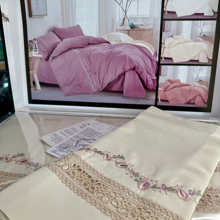 Lenjerie de Pat Luxury „Dantelă și Petale” – PQ-1 crem