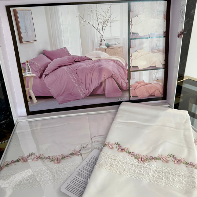 Lenjerie de Pat Luxury „Dantelă și Petale” – PQ-1 alb