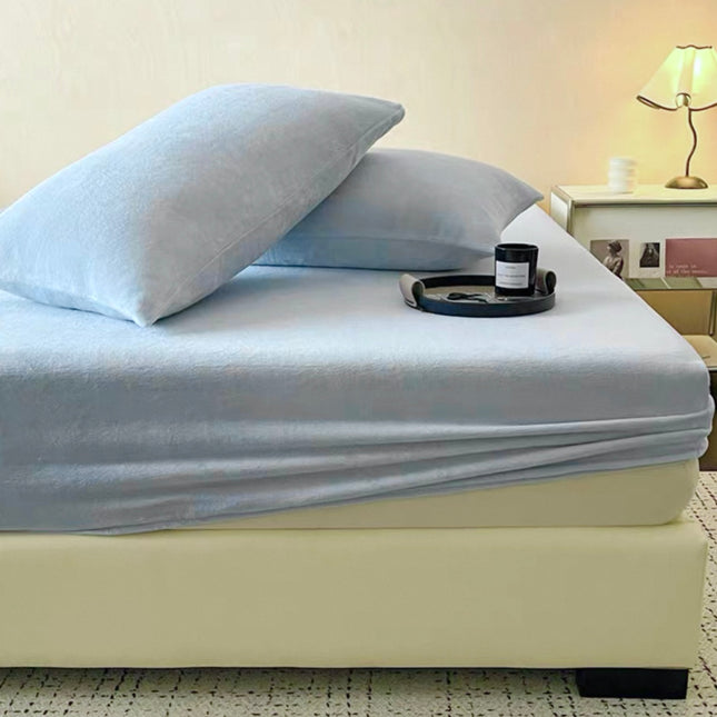 Set de Pat Catifea Fină – 3 Piese – Cu Husă de Saltea Elastică albastru ciel, Cod: CFS9