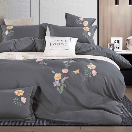 Lenjerie de Lux din Bumbac fin cu broderie, cearșaf cu elastic, 4 piese Cod: KHC3