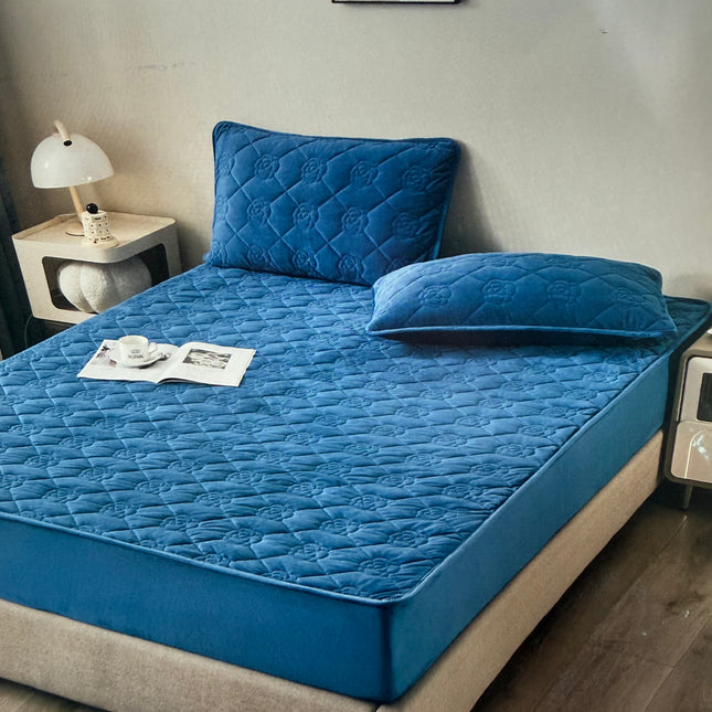 Set de pat Husă / Topper saltea cu elastic, albastru deschis, 160x200 cm Cod: TPY54