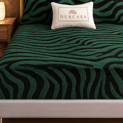 Husă de pat catifelată cu elastic + 2 fețe de pernă, Cod: HYC4