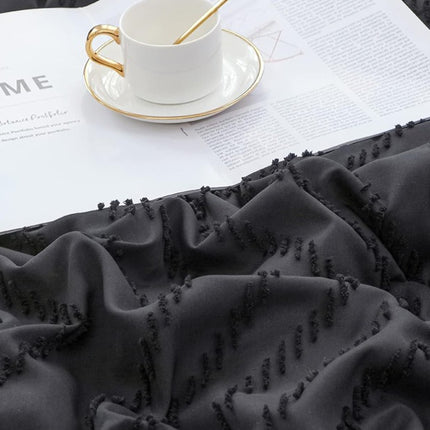Lenjerie de pat eleganta 4 anotimpuri din broderie cu smocuri Cod: 4F1