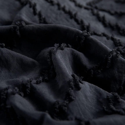 Lenjerie de pat eleganta 4 anotimpuri din broderie cu smocuri Cod: 4F1