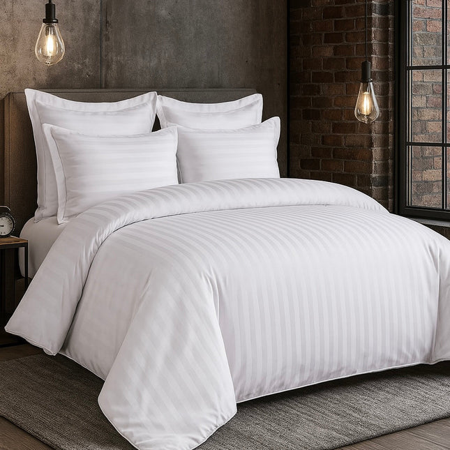 Lenjerie de Lux din Damasc satinat cu 6 piese cu dungă de 1 cm Cod: DMS1
