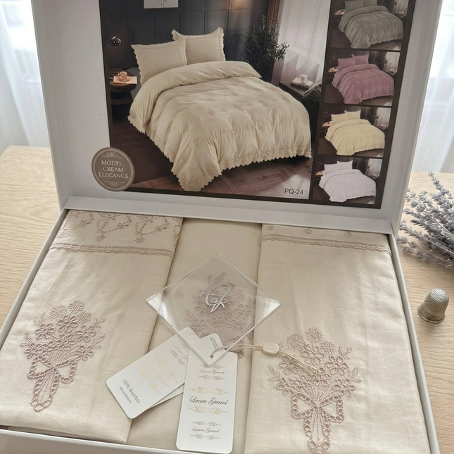 Lenjerie de Pat Luxury „Dantelă și Broderie” – PQ-24 Camel