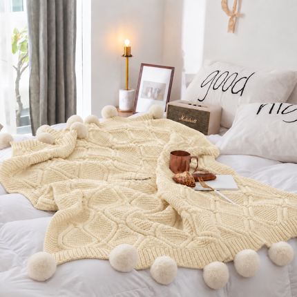 Pătură tricotată cu model în relief și pompoane – 160 × 200 cm, Cod: PTP4
