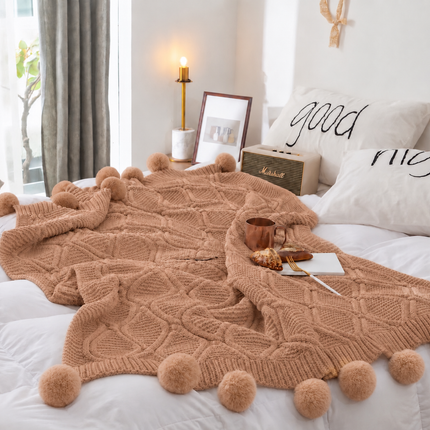 Pătură tricotată cu model în relief și pompoane – 160 × 200 cm, Cod: PTP5