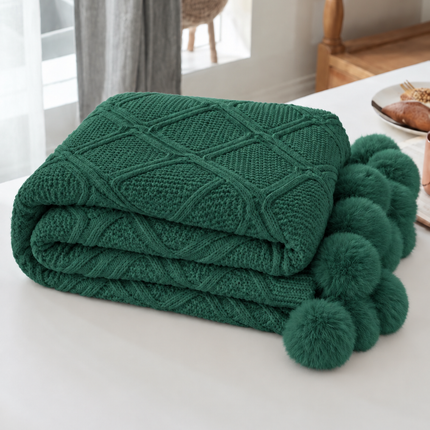 Pătură tricotată cu model în relief și pompoane – 160 × 200 cm, Cod: PTP6