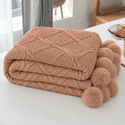 Pătură tricotată cu model în relief și pompoane – 160 × 200 cm, Cod: PTP5