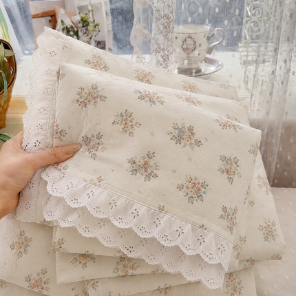 Lenjerie deluxe 6 piese cu elastic și volănașe – Bumbac Fin Soft Touch
Cod: FBS11