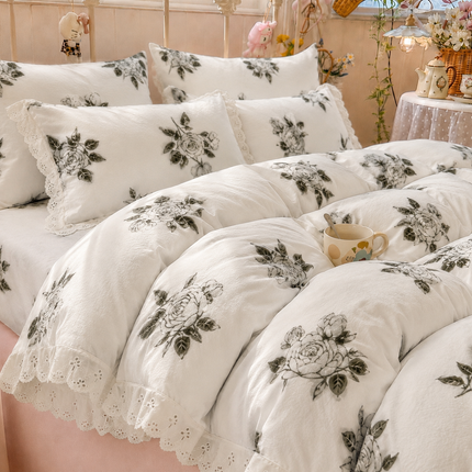 Lenjerie deluxe 6 piese cu elastic și volănașe – Bumbac Fin Soft Touch
Cod: FBS12