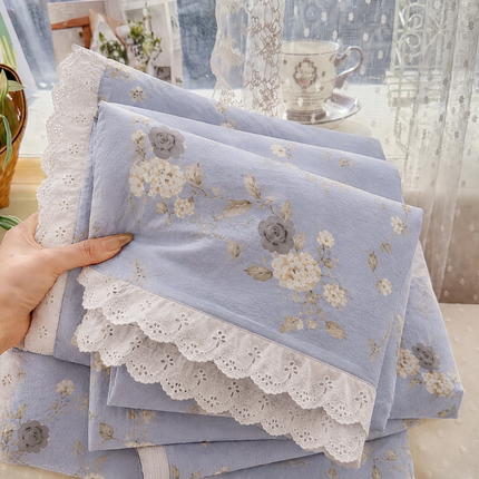 Lenjerie deluxe 6 piese cu elastic și volănașe – Bumbac Fin Soft Touch
Cod: FBS6