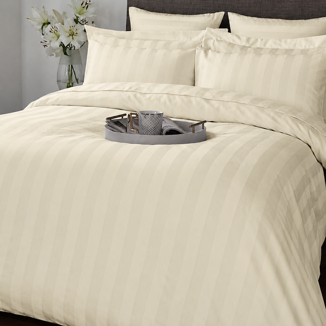 Lenjerie de Lux din Damasc Deluxe cu 6 piese-cearșaf de pat cu elastic Cod: DAE40