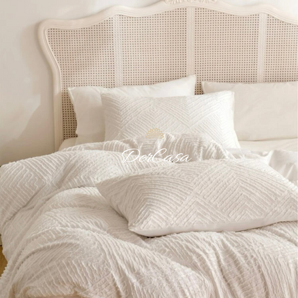 Lenjerie de pat eleganta 4 anotimpuri din broderie cu smocuri Cod: 4F16