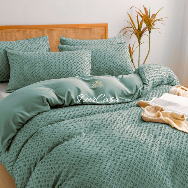Lenjerie de pat eleganta 4 anotimpuri din broderie cu smocuri Cod: 4F22